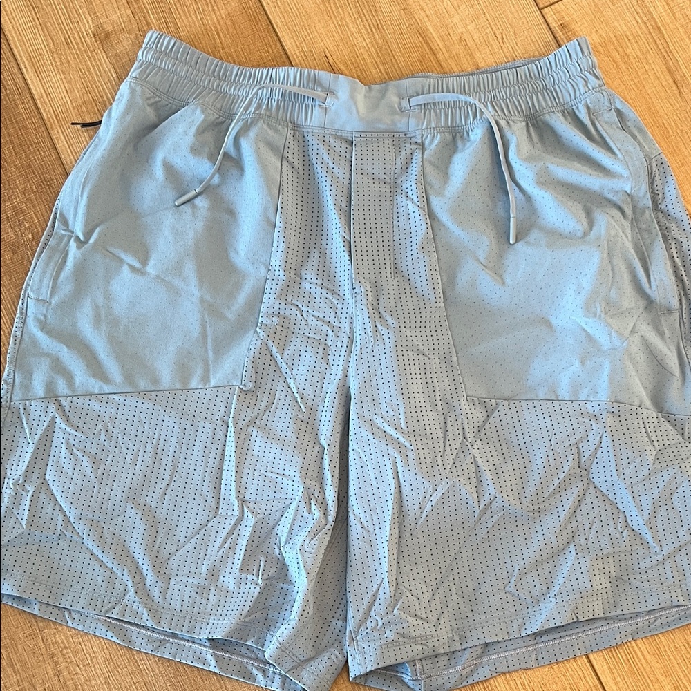 Lululemon Men's Athletic Shorts - Light Blue/Gray- Pace Breaker- lined (9”)